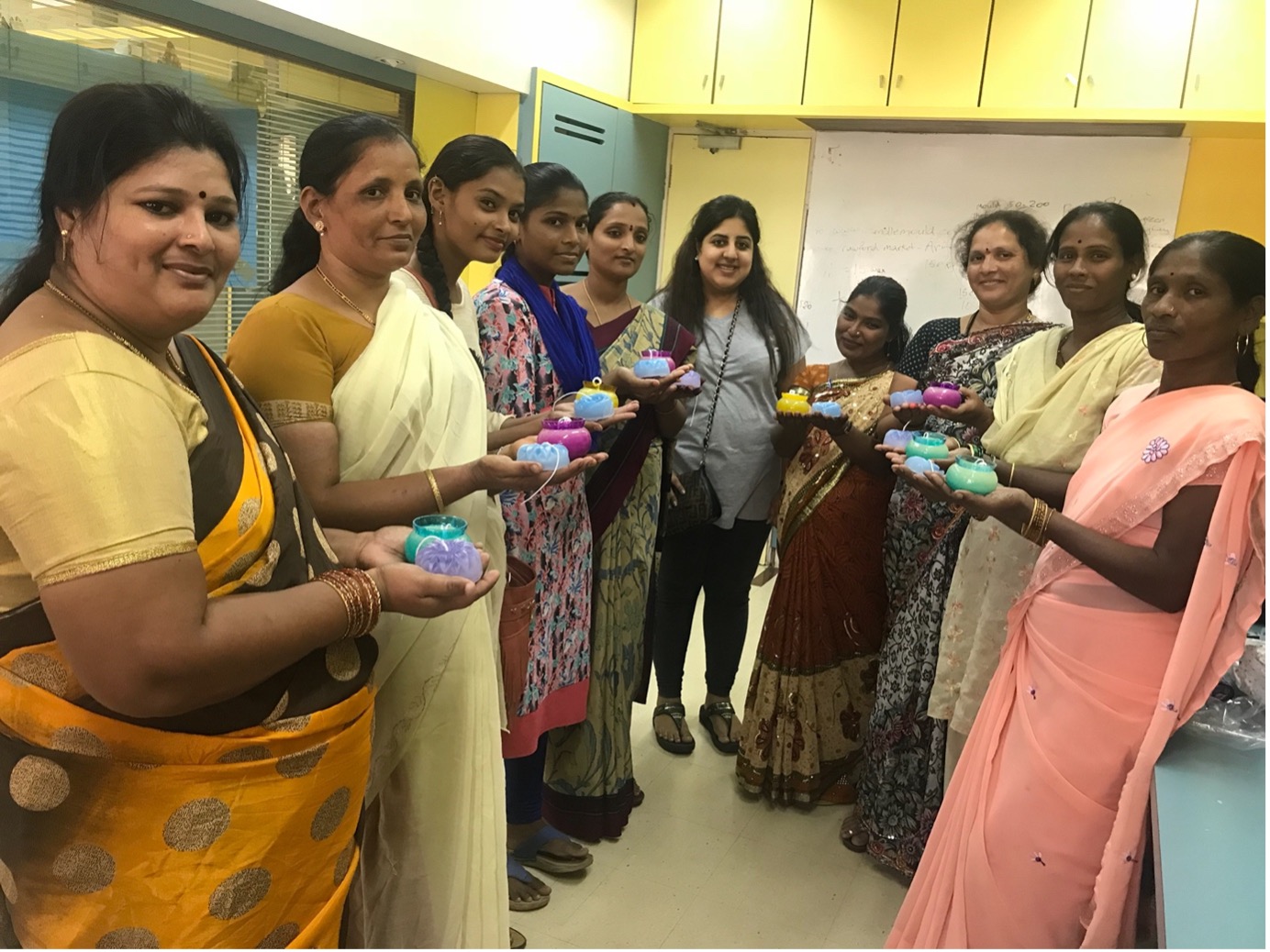 Manpasand Life - Candle making workshop for the women from Wadala